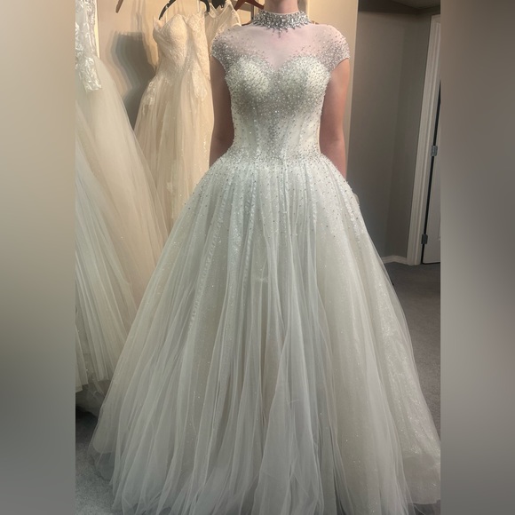 Wedding Dress - Picture 1 of 4